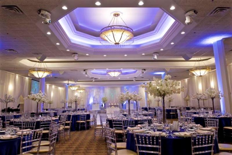 Đèn LED chiếu điểm trang trí nhà hàng tiệc cưới